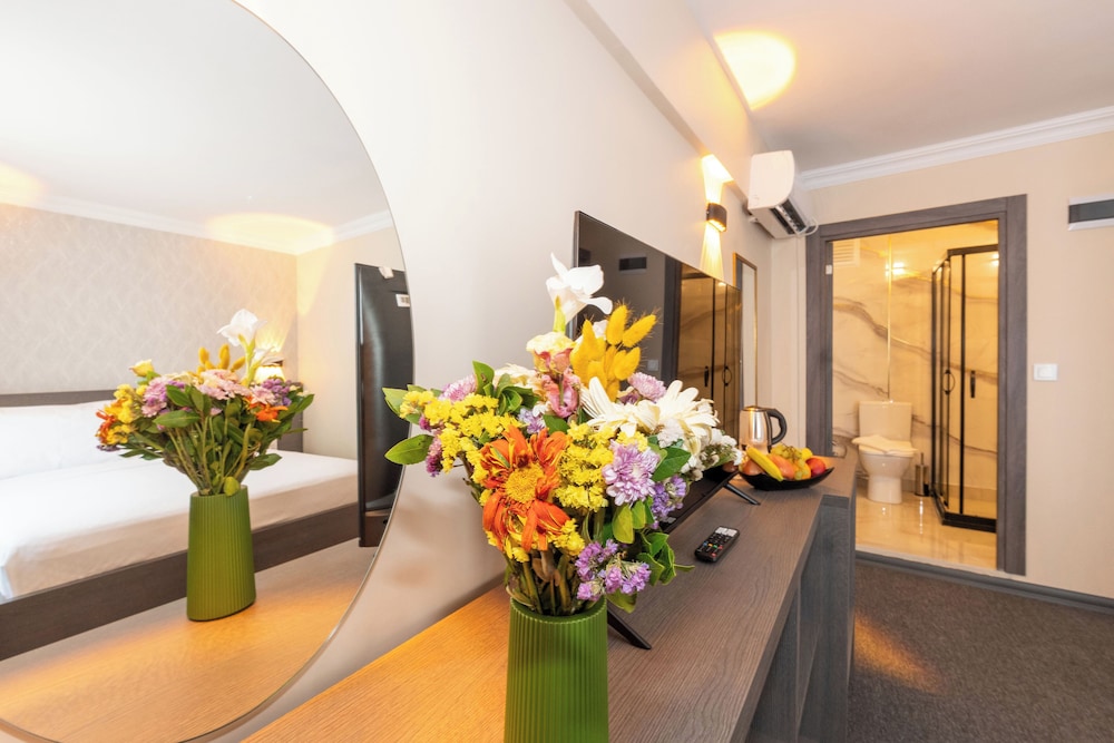 Standard Quadruple Room, City View photo 3