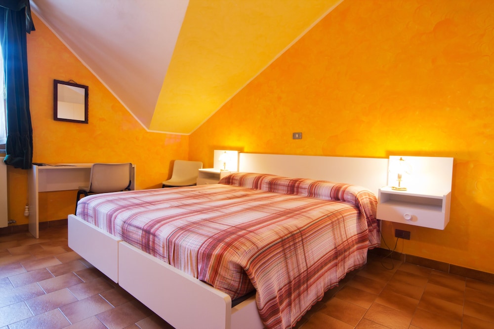 Double Room - Photo 7