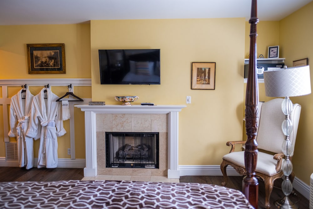 Premium Double Room (Room 04 - PREMIUM KING) photo 3