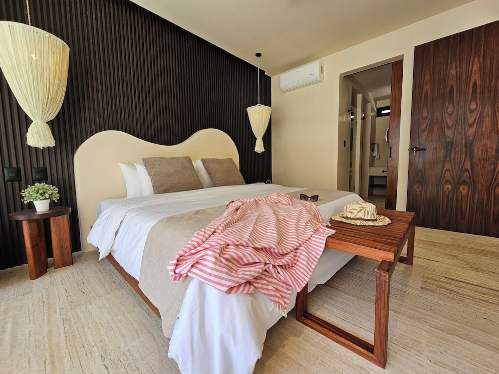 One-bedroom apartment with terrace and hot tub
