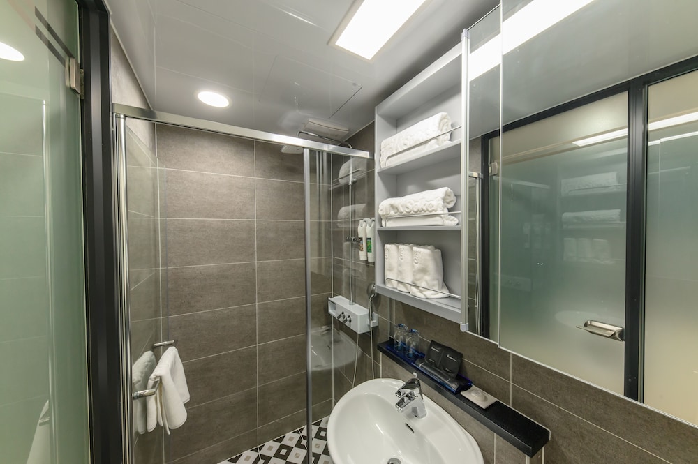 Deluxe Ocean Family Twin Room - Photo 2