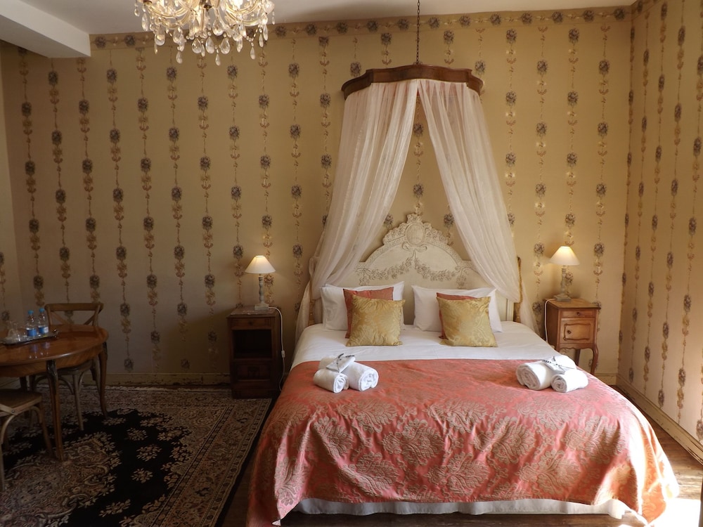 Deluxe Double Room, 1 King Bed, Balcony, River View