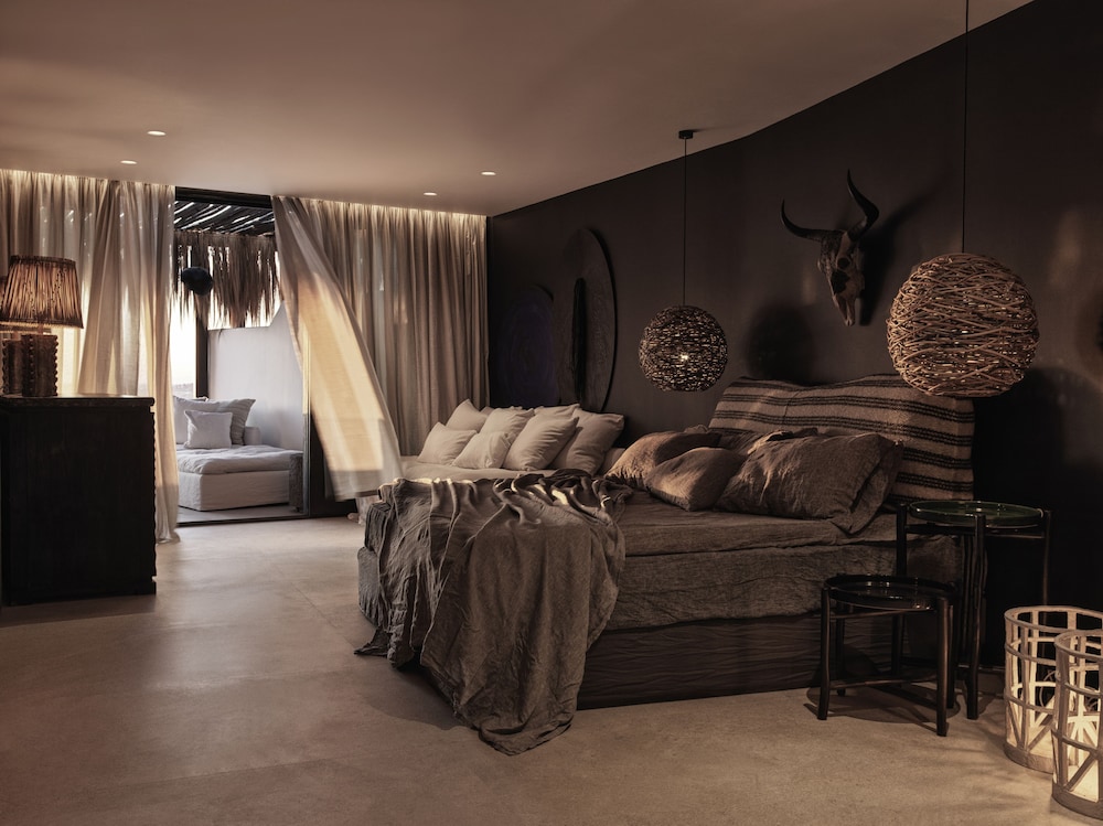 Honeymoon Suite, Non Smoking, Hot Tub - Photo 4