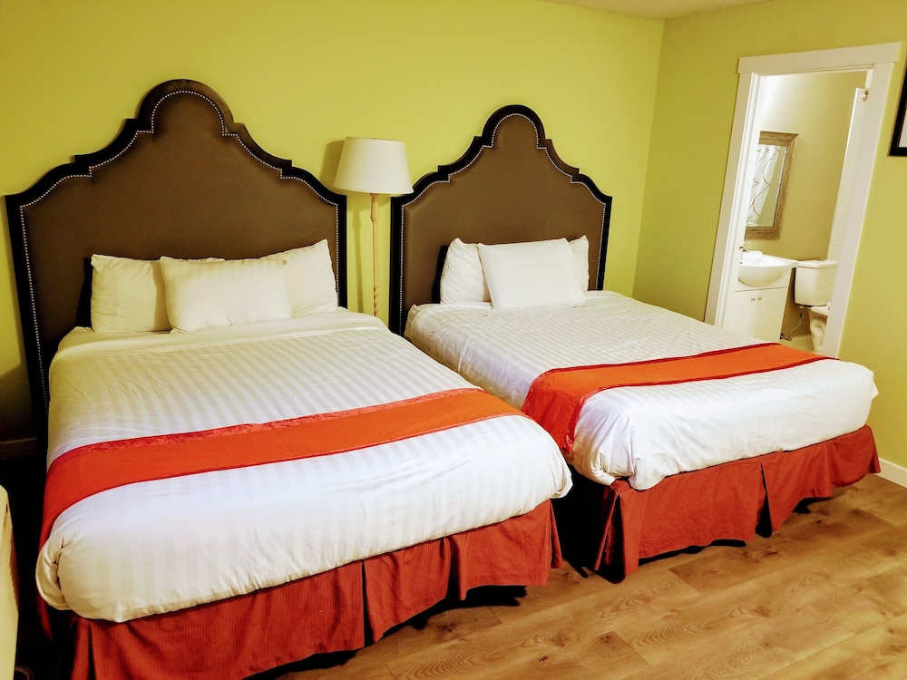 Deluxe Double Room, 2 Queen Beds, Non Smoking, Kitchenette photo 1