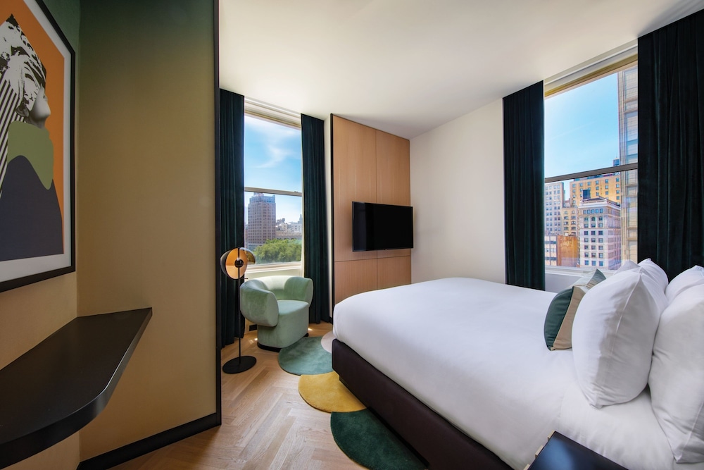 Suite, 1 King Bed, Park View (Urban)
