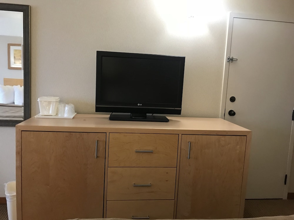 Business Room, 2 Queen Beds, Non Smoking - Photo 5