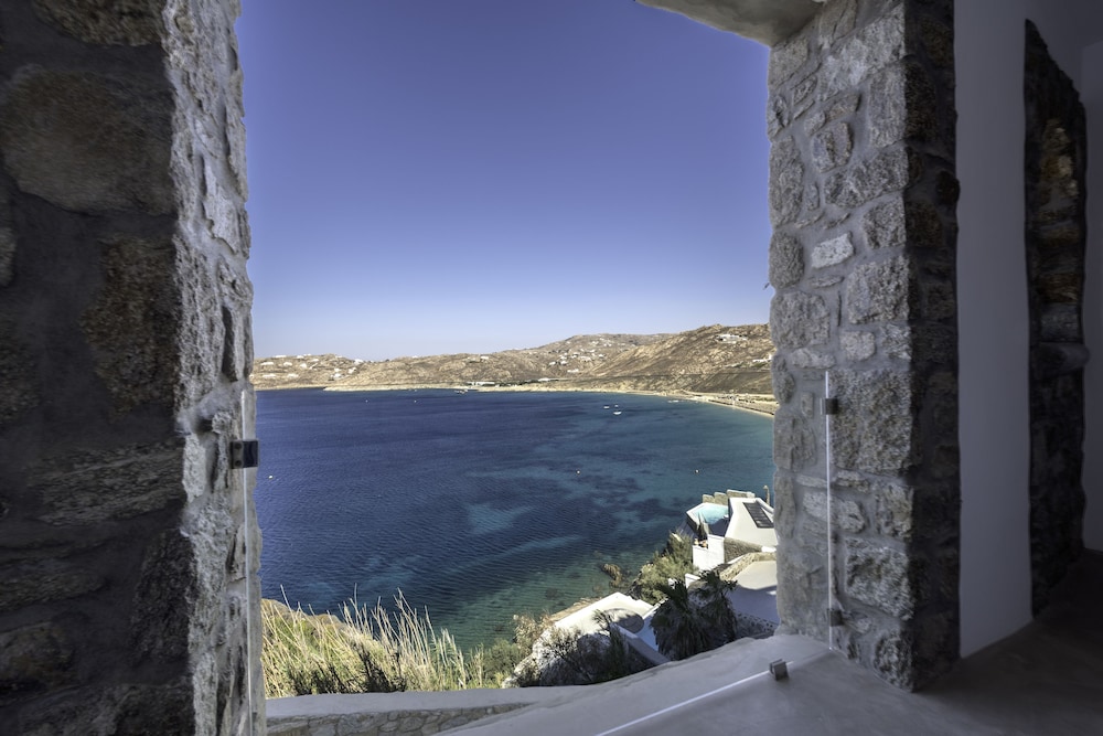 Deluxe Suite, Sea View - Photo 13