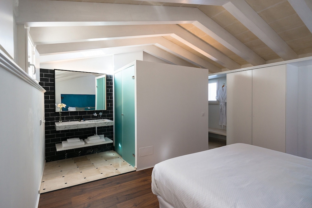 Deluxe Suite, Terrace - Photo 7