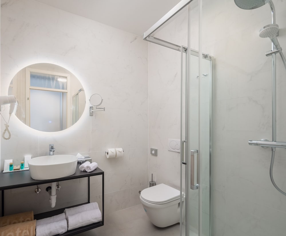 Deluxe Room, Sea Side - Photo 2