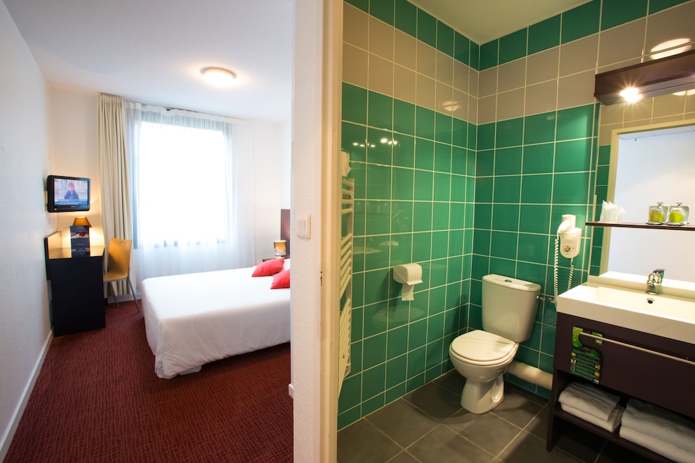 Standard Room, 1 Queen Bed - Photo 5