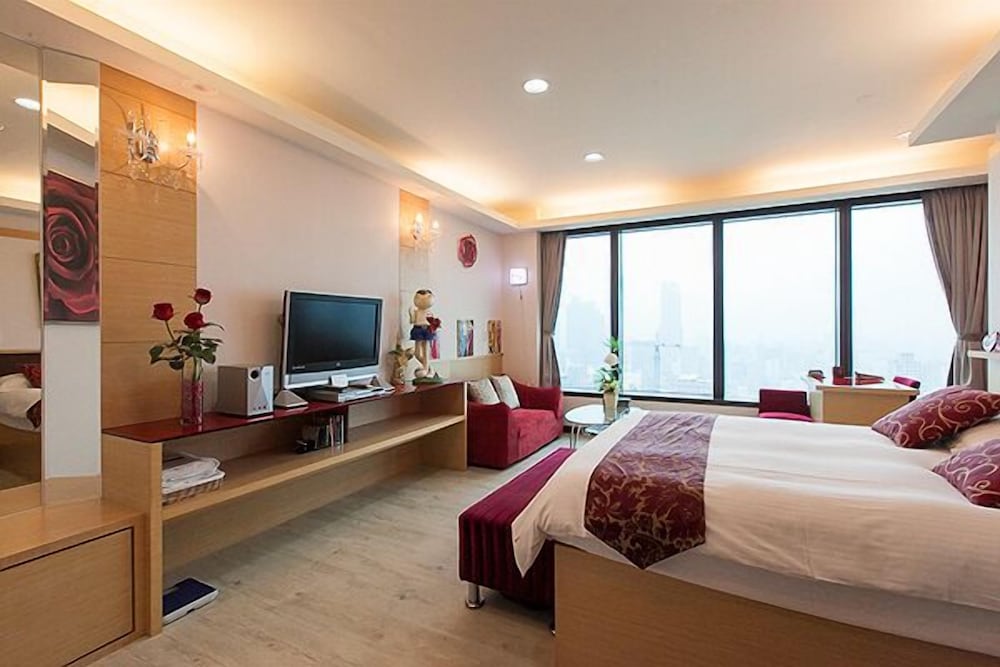 Double Room (with Street View) photo 2