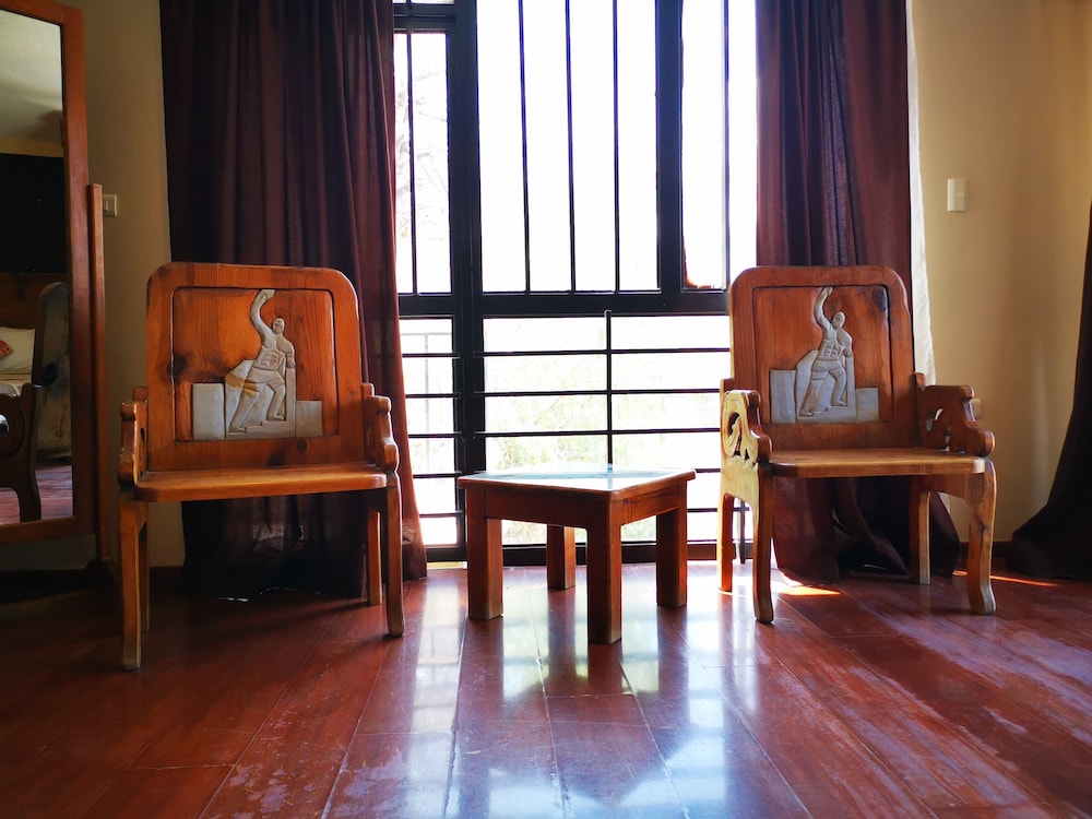 Classic Room, 1 King Bed, City View (Luneta) photo 3