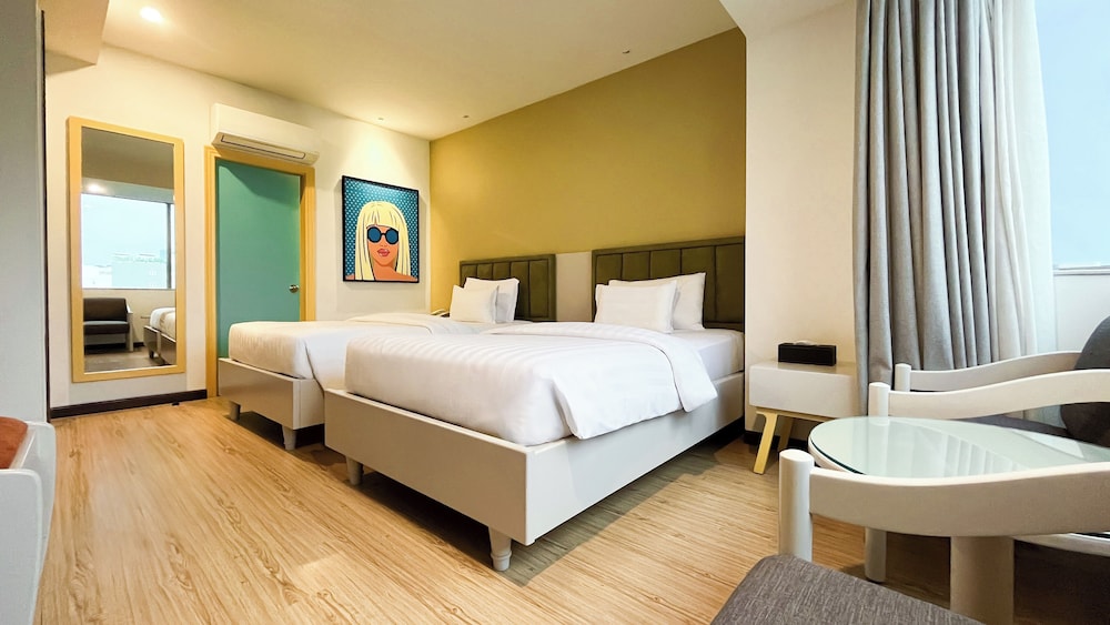 Grand Suite City View - Rooftop Pool photo 1