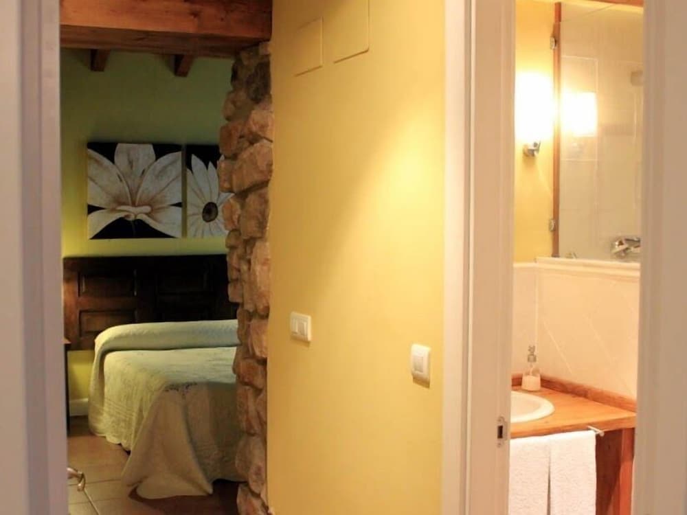 Habitación Doble con 1 Cama Queen (Laga)