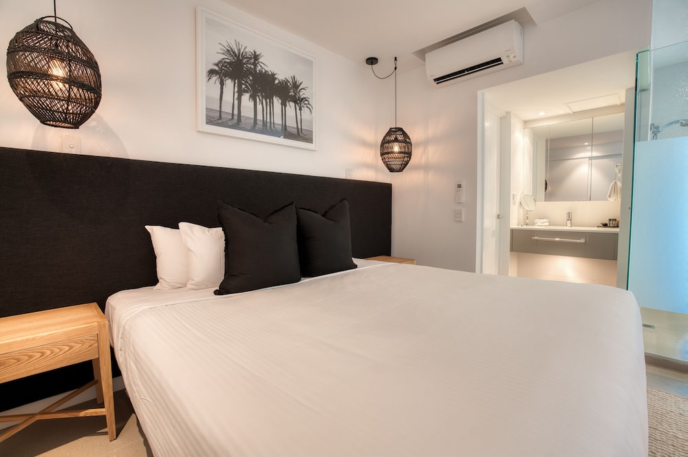 Beachfront Spa Studio Penthouse photo 2