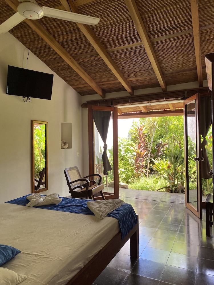 Room, 1 Queen Bed, Garden View (AC Extra Charge)