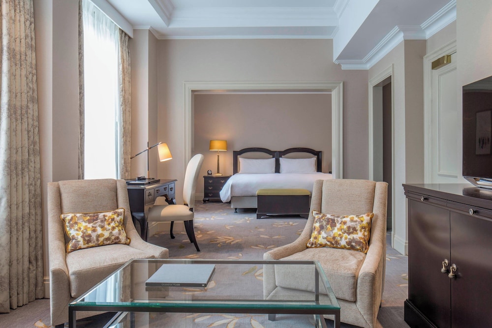 One Bedroom Deluxe Suite (Non Smoking)