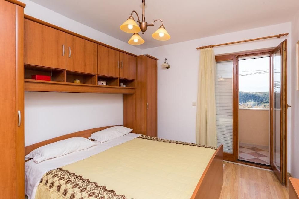 Apartment (Two Bedroom Apartment with Balcony)
