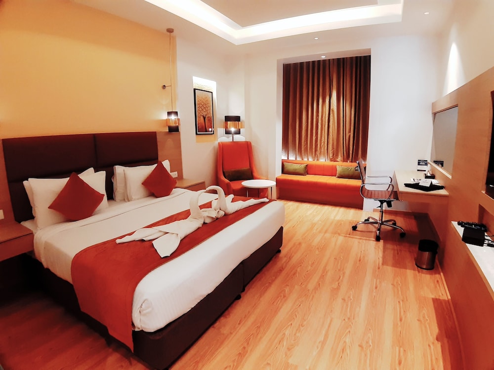 Superior Room, 1 King Bed, Non Smoking - Photo 4