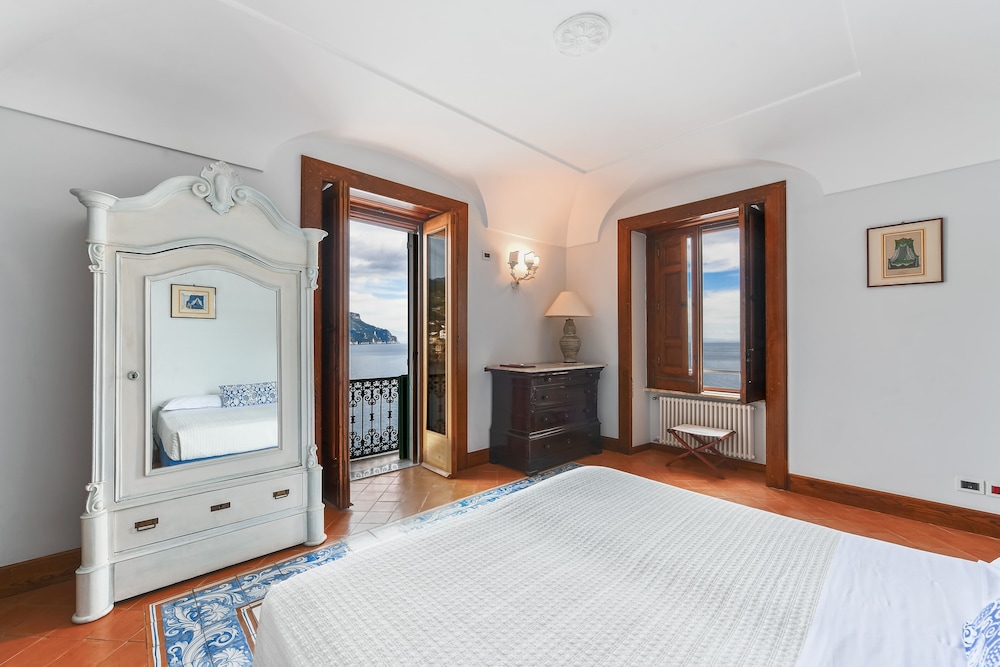 Luxury Apartment, Sea View, Annex Building (500 meters from main building)