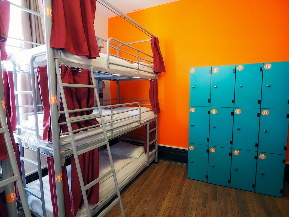 Private 12-Bedroom, Shared Bathroom (Triple Bunks) photo 3