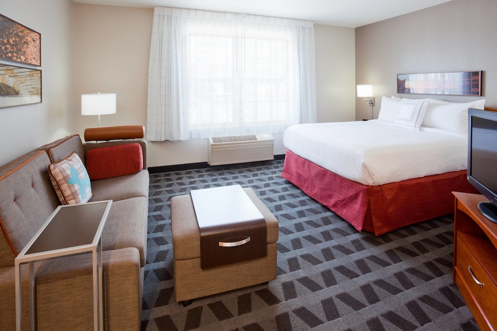 Studio, 1 Queen Bed with Sofa bed (Mobility/Hearing Accessible, Tub) - Photo 3