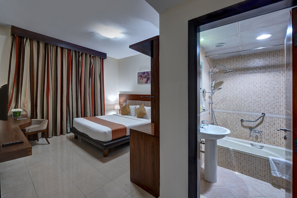 Suite, 2 Bedrooms, City View photo 3