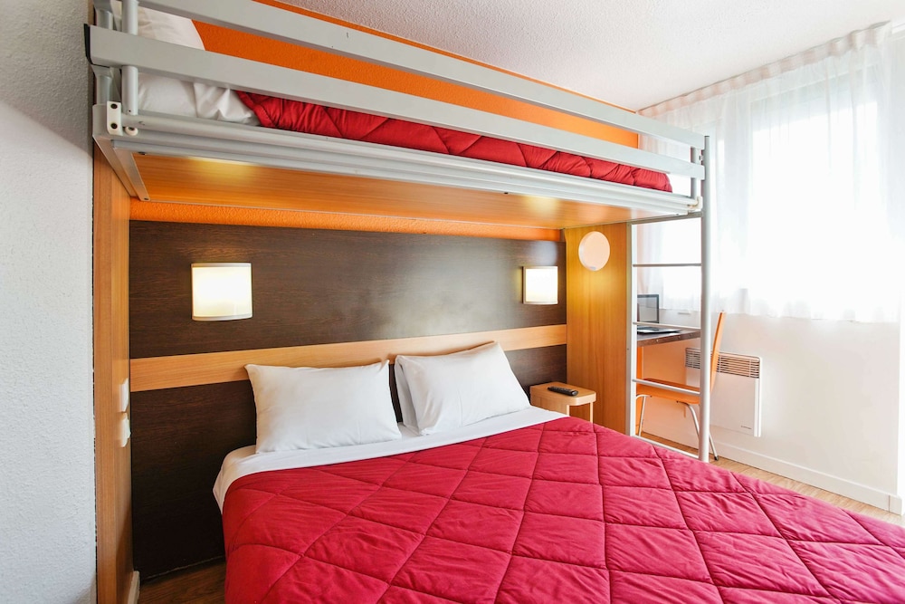 Standard Room, 3 Twin Beds photo 2