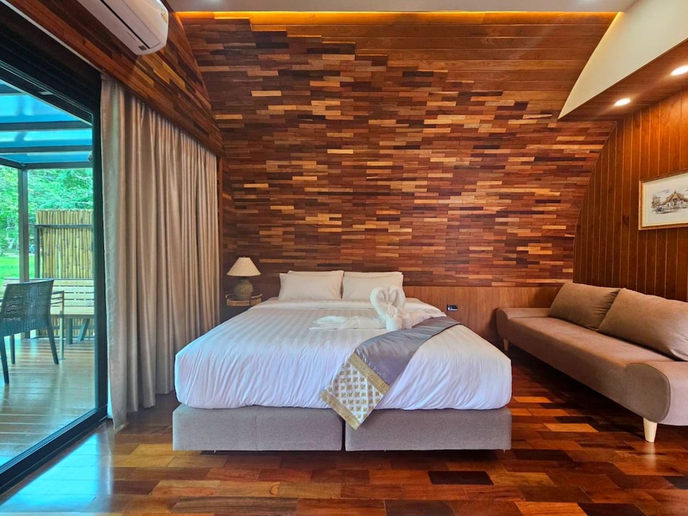 Executive Room, Balcony, River View - Photo 17
