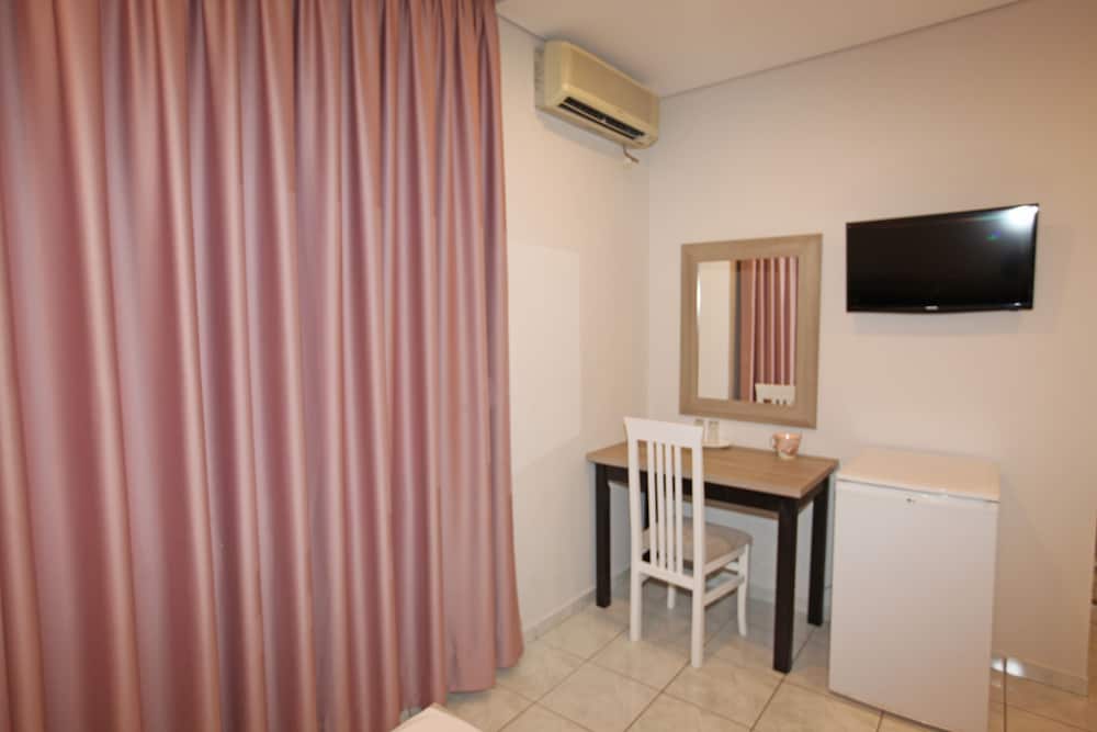 Economy Double or Twin Room photo 3