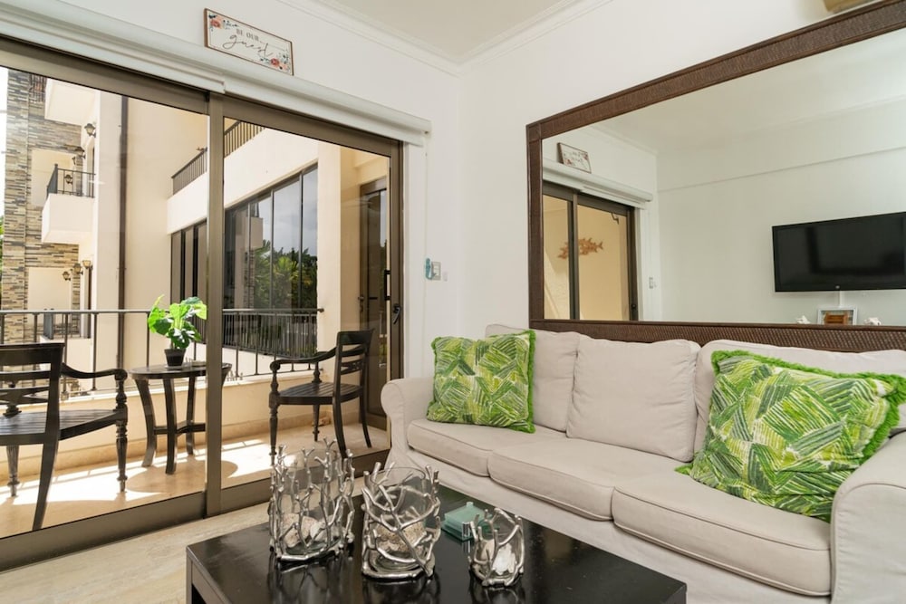 Deluxe Condo, 2 Bedrooms, Pool View