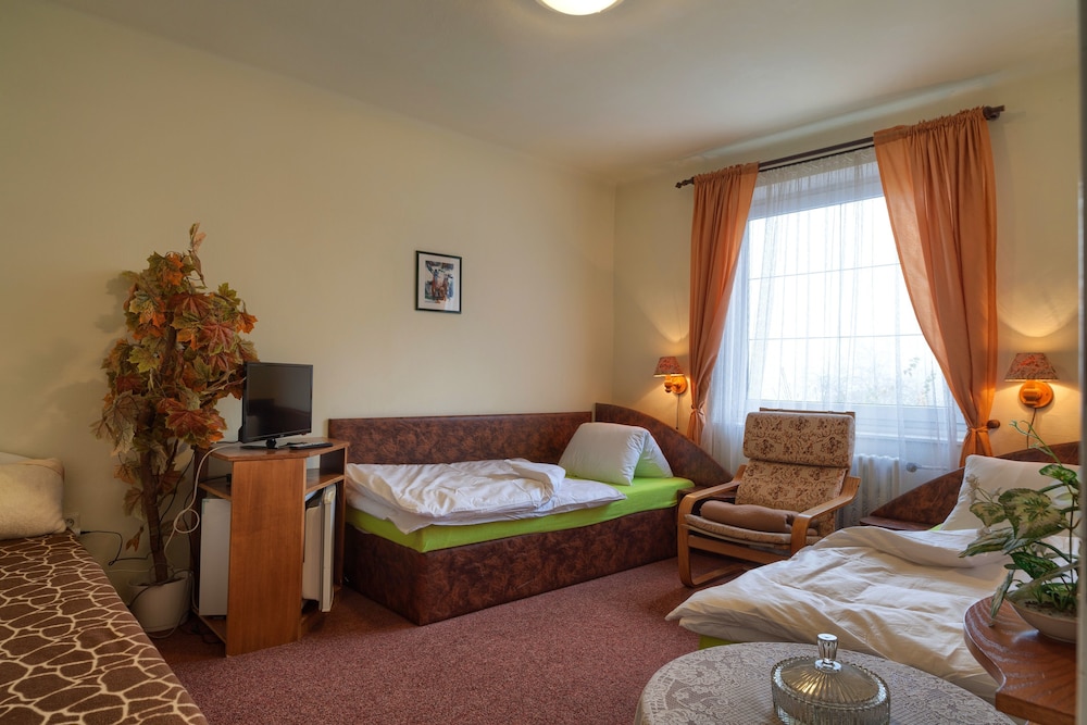 Basic Room, 3 Twin Beds photo 2