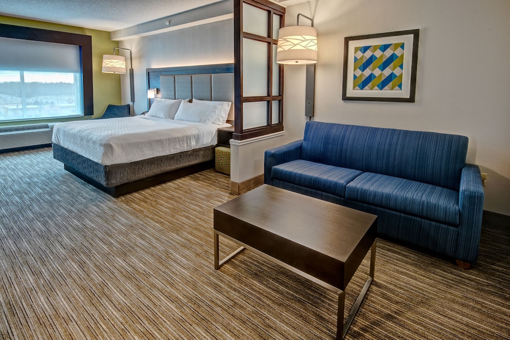Suite, 1 King Bed, Accessible (Communication Accessible) - Photo 3