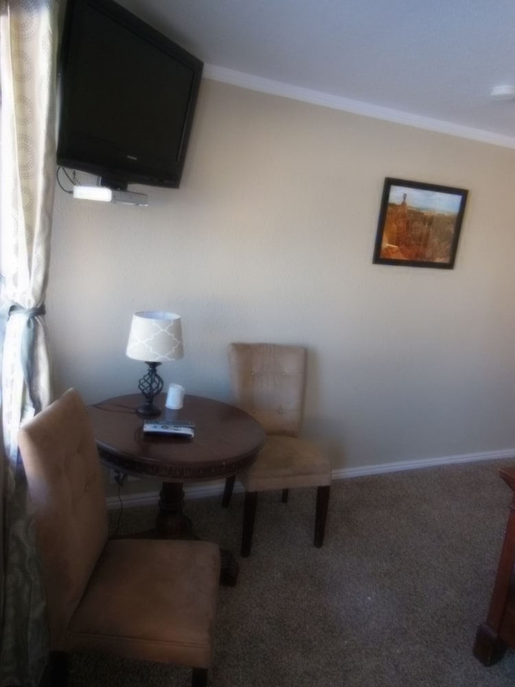 Standard Room, 1 King Bed photo 1