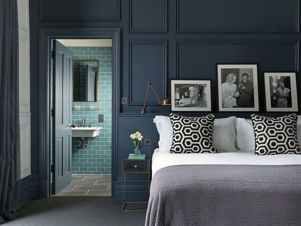 Standard King Room photo 2