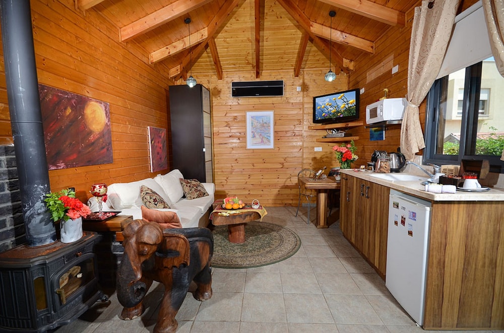 Basic Cabin, 1 Queen Bed with Sofa bed, Non Smoking photo 2