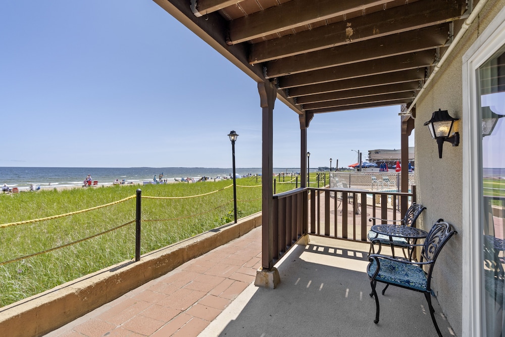 Oceanfront Patio with Kitchenette photo 1