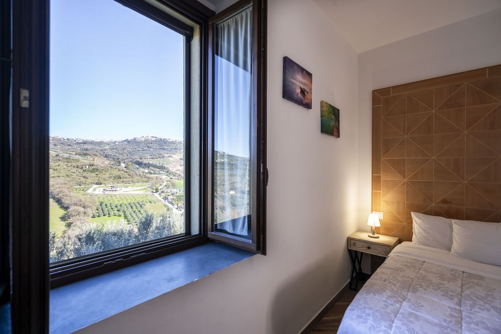Standard Double Room - Photo 15