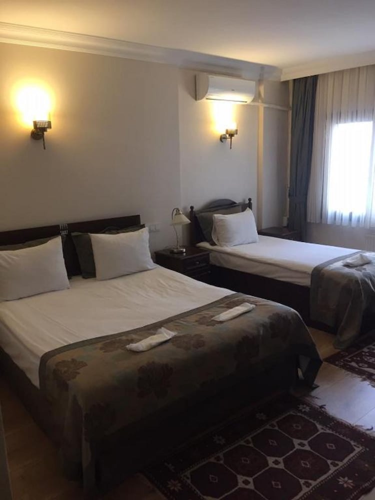 Deluxe Triple Room photo 3