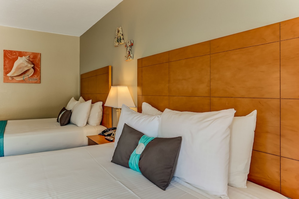 Deluxe Room, 2 Queen Beds, Near Ocean photo 2