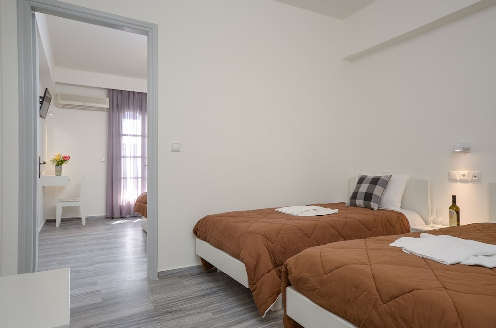 TWO BEDROOMS APARTMENT photo 2