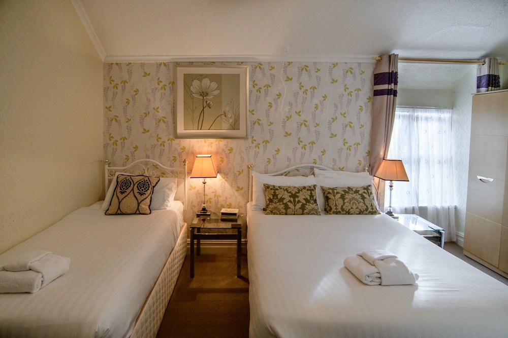 Triple Room, Ensuite photo 2