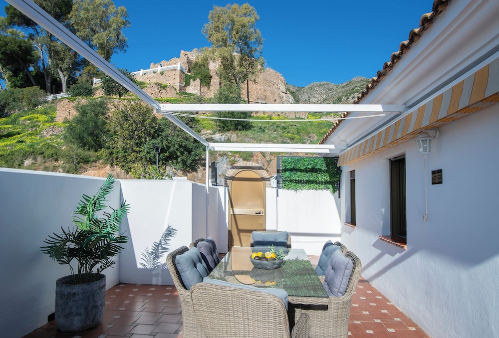 Classic Apartment, 3 Bedrooms, Terrace, Beach View photo 2
