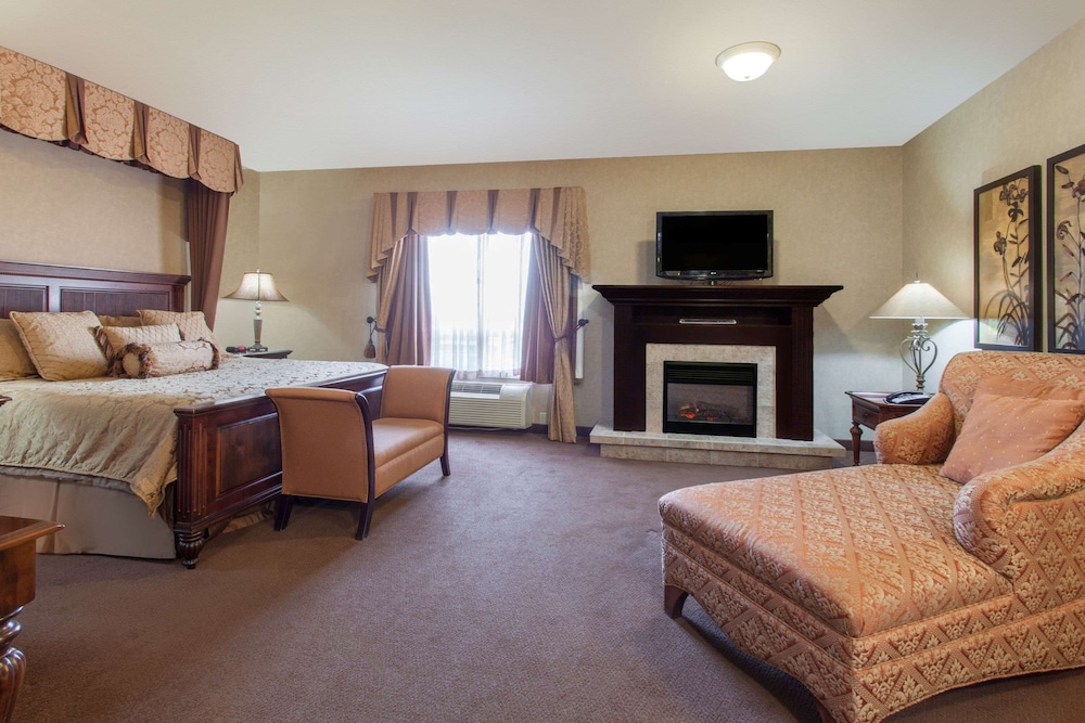 Suite, 1 King Bed, Non Smoking (Hot Tub & Fireplace) - Photo 1