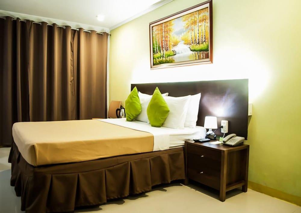 Deluxe Queen Room