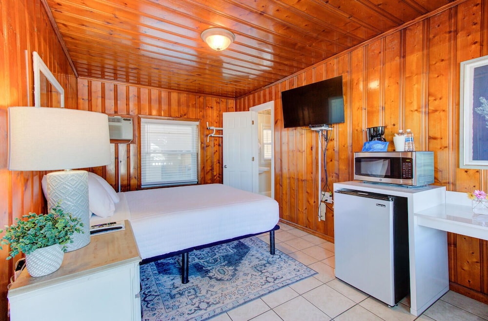 Standard Room, 1 Queen Bed, Non Smoking photo 1