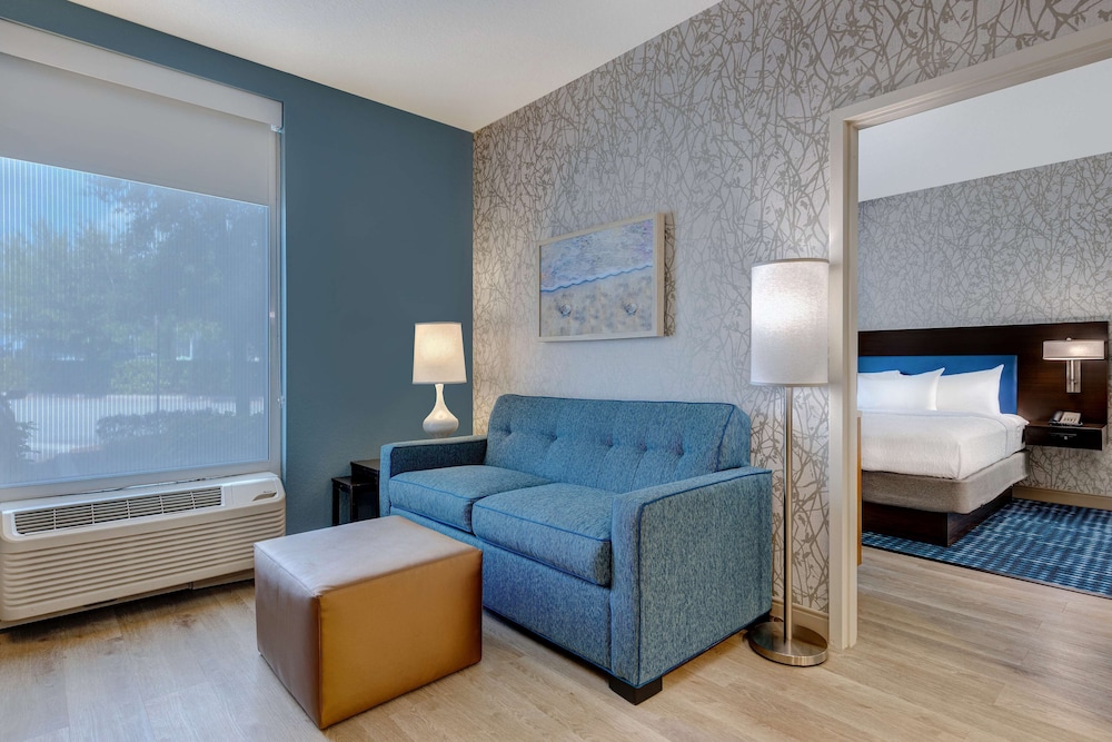 Available room thumbnail 6