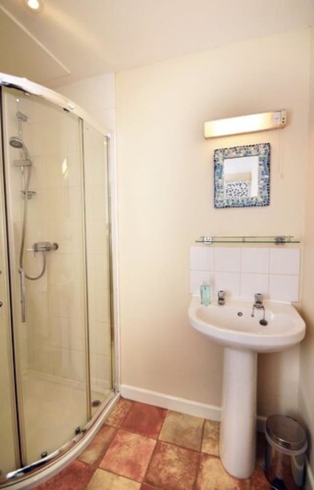 Twin Room, Shared Bathroom photo 3