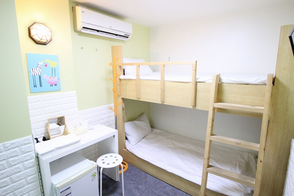 Economy Twin Room, No Windows - Photo 1