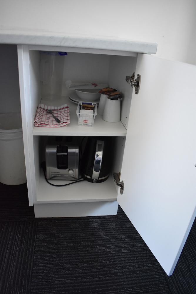 Standard Room, Non Smoking, Balcony (Twin Room (Queen+Single)) photo 3